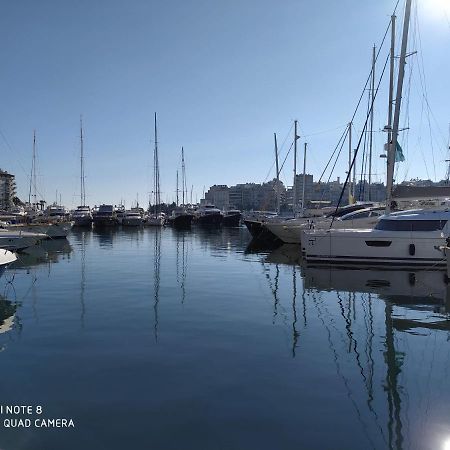 Με Θεα Το Λιμανι Lejlighed Piræus Eksteriør billede